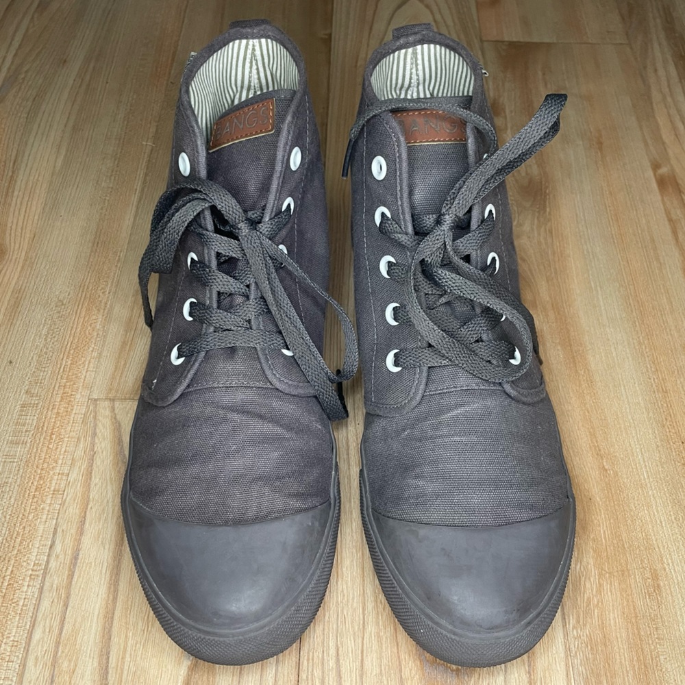 LIKE NEW Bangs Sneakers